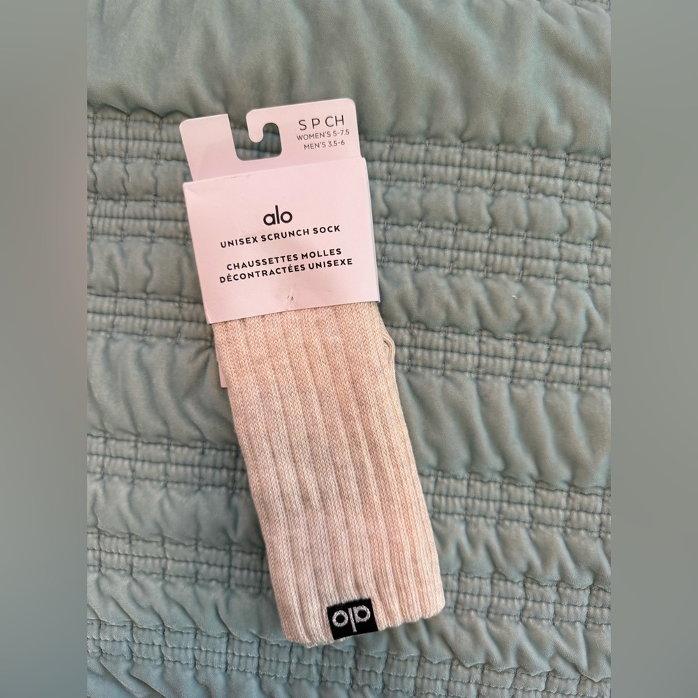 ALO Yoga Cream Unisex Scrunch Sock